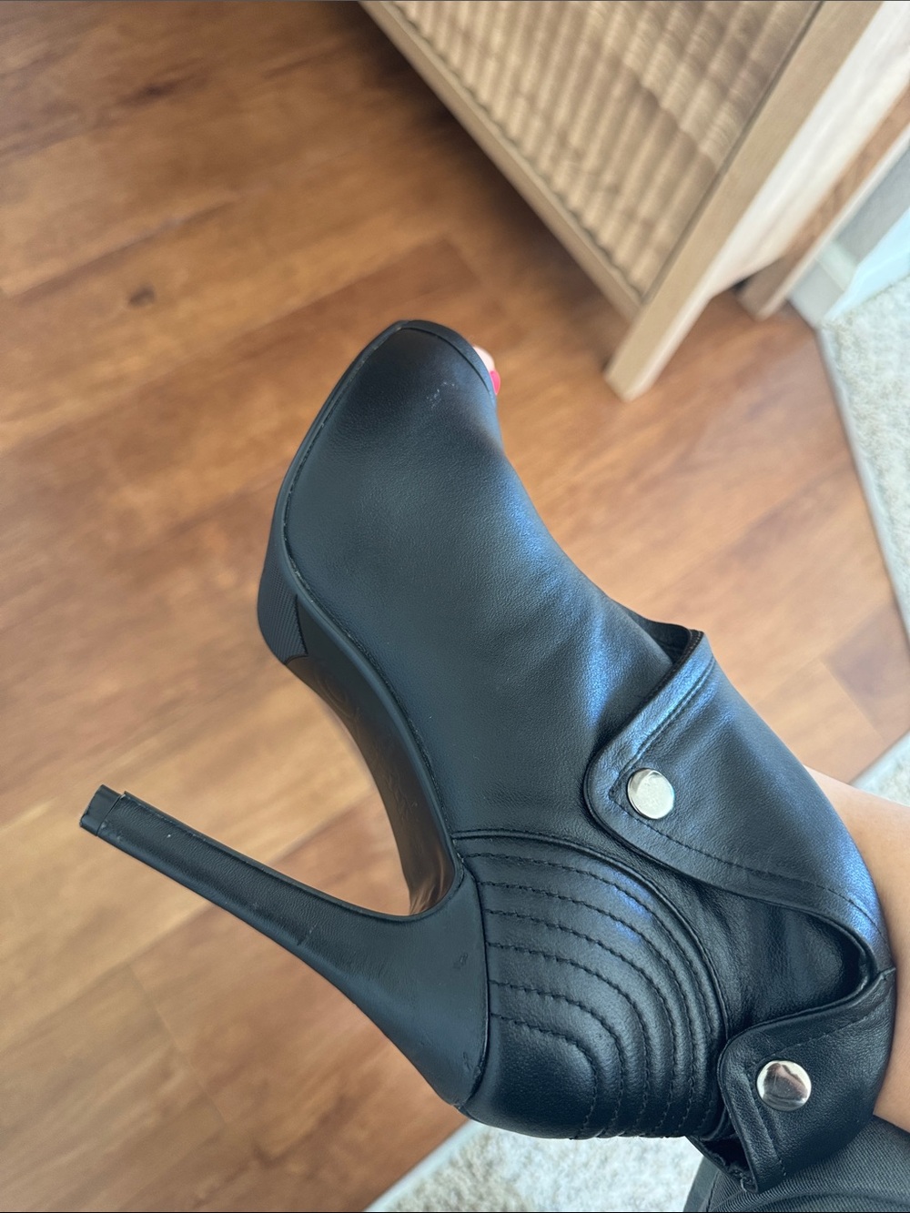 Alexander McQueen Black Leather Peep-Toe Stiletto Ankle Booties - Picture 16 of 17